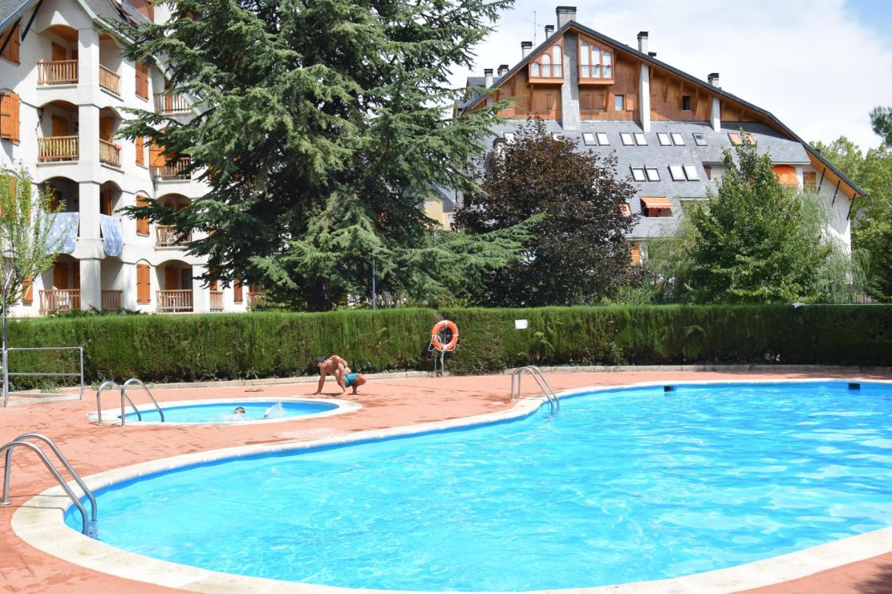 Acogedor Con Piscina Compartida Y Opcion A Parking * Jaca